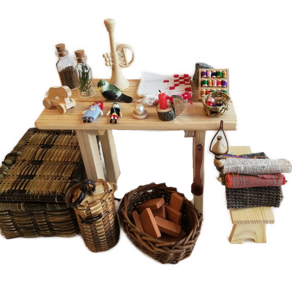 Marktstand mit liebevollen Kleinigkeiten des täglichen Bedarfs