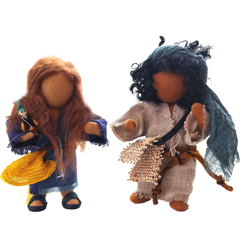 Zwei Kleinkinder 12cm hoch   2x Kleidung   1x Schuhleder   Puppe   Tasche