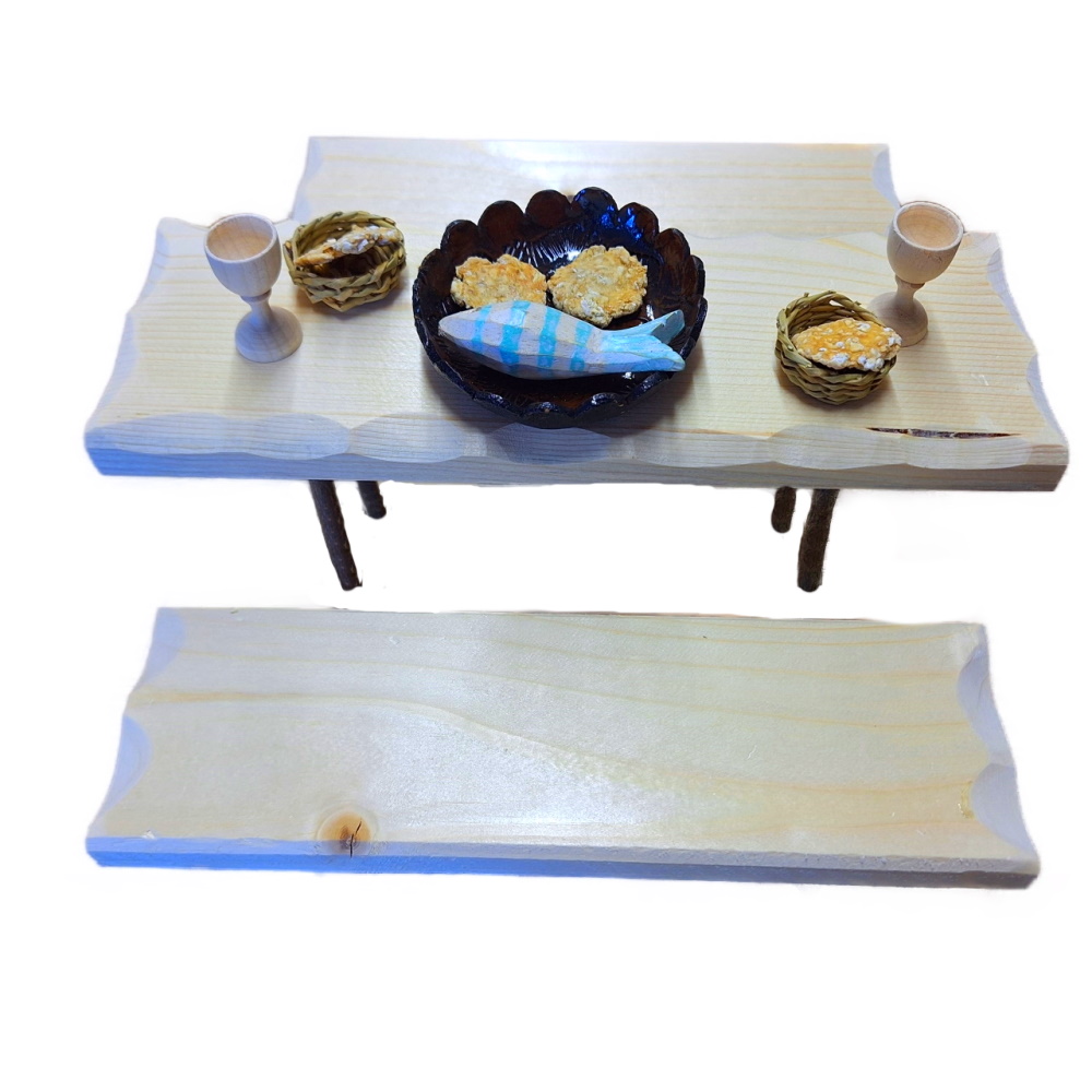 Tisch mit zwei Bänken aus heimischem Holz